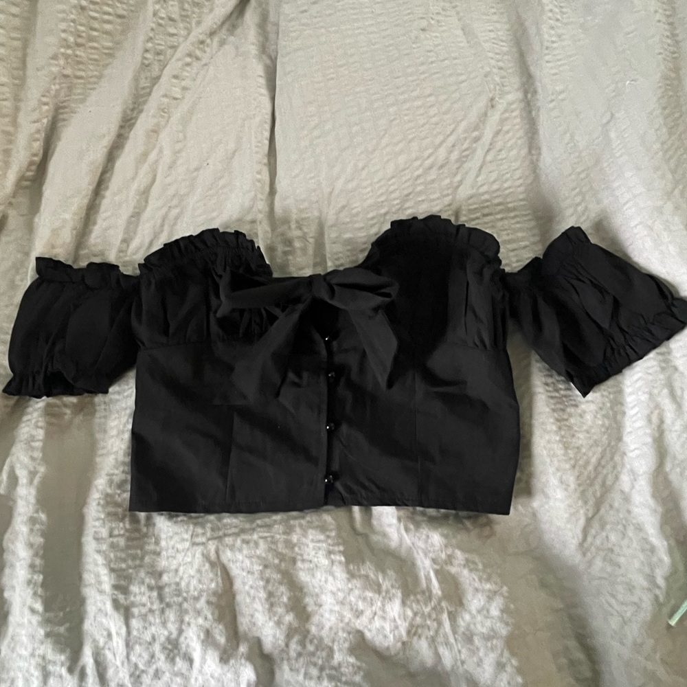 PrettyLittleThing Black Crop Top